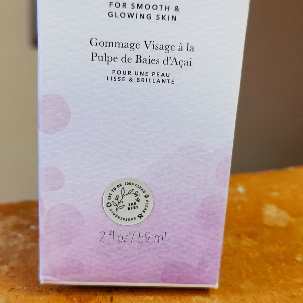 Acai Pulp Facial Scrub - Picture 3 of 4